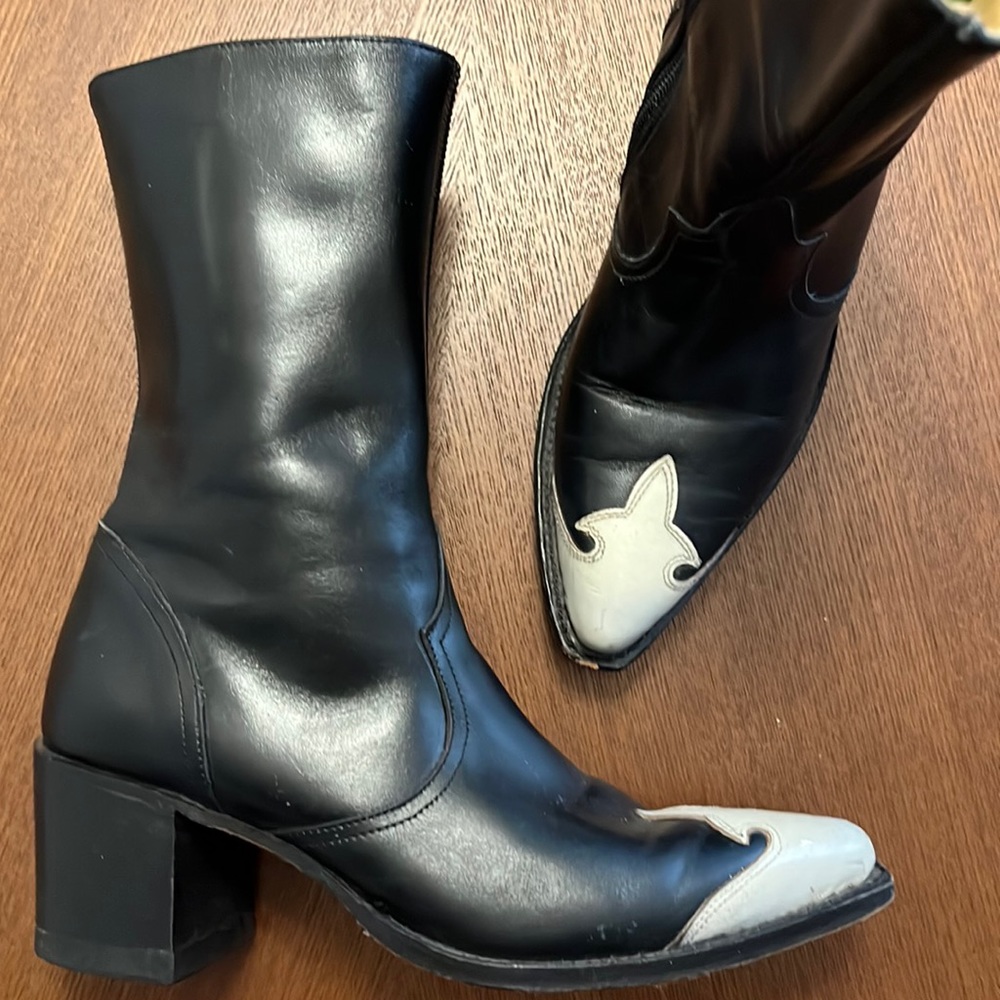 DKNY Vintage Western Vibe Boots Snakeskin Toe Black Size 7.5